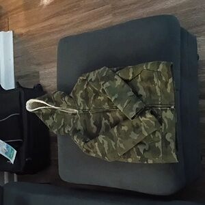 Old Navy Green Camouflage Hoodie Size 5 Kids